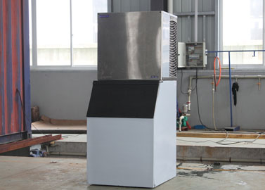 Commercial cube ice maker